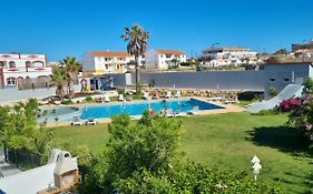 Enjoy Pool, Beach And More At This Nice Apartment Only 3 Minutes From Mareta'S Beach