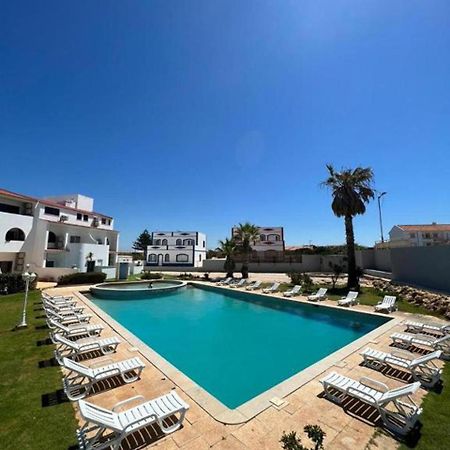 Mareta Beach Oasis: Poolside Retreat Steps from Shore Sagres Exterior photo